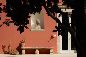 Petra Country House ospita mostre e performance artistiche tra ulivi e pietra viva