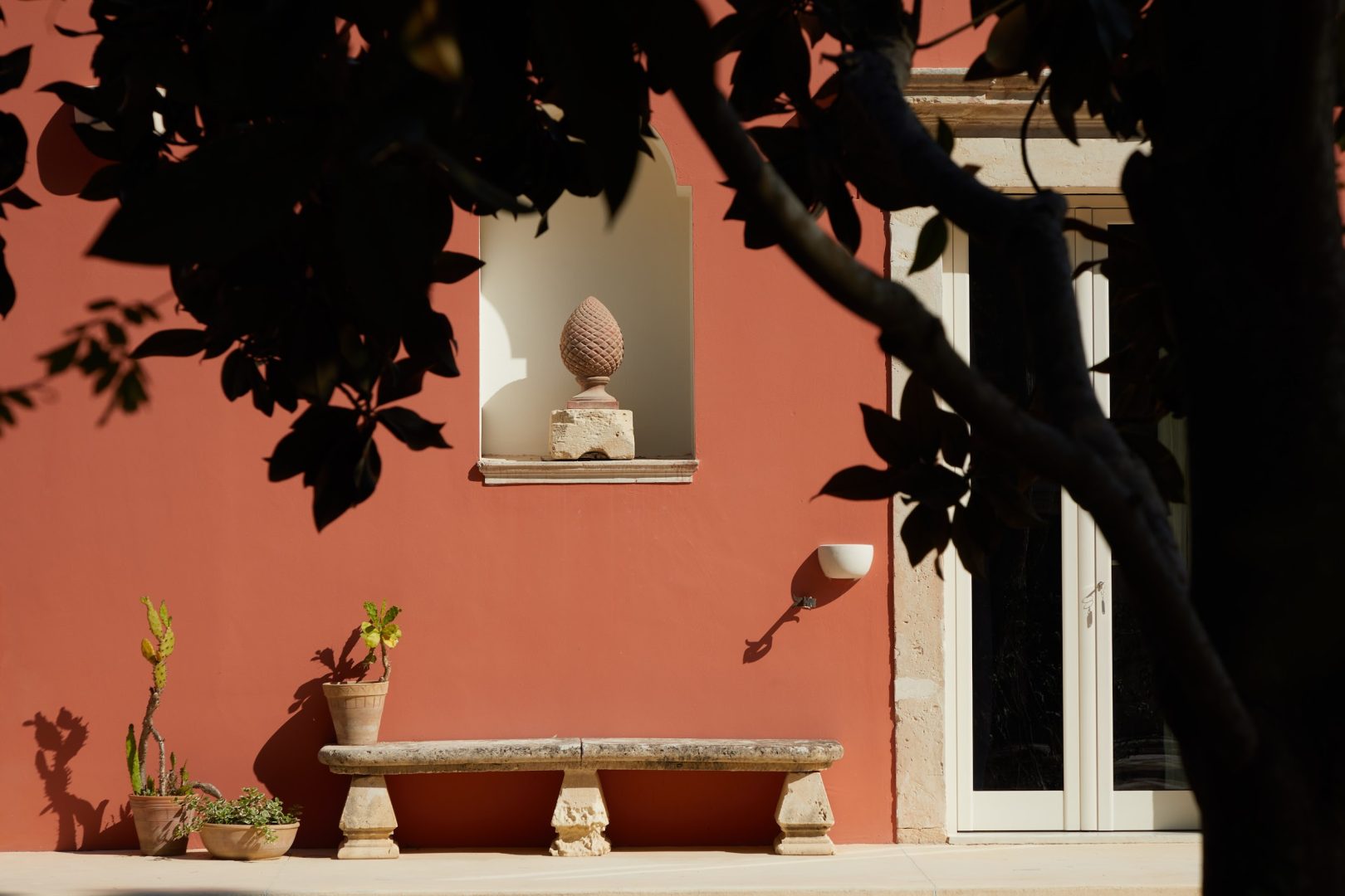 Petra Country House ospita mostre e performance artistiche tra ulivi e pietra viva